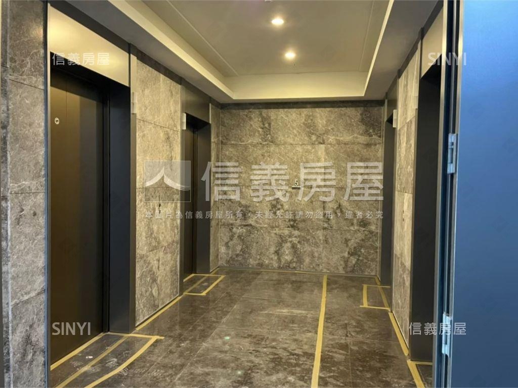 中悦寰宇一號頂辦面公園房屋室內格局與周邊環境