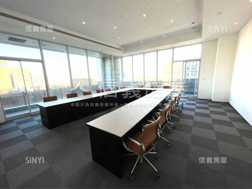 中悦寰宇一號頂辦面公園房屋室內格局與周邊環境