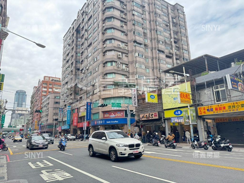 正中山路邊間金透天房屋室內格局與周邊環境