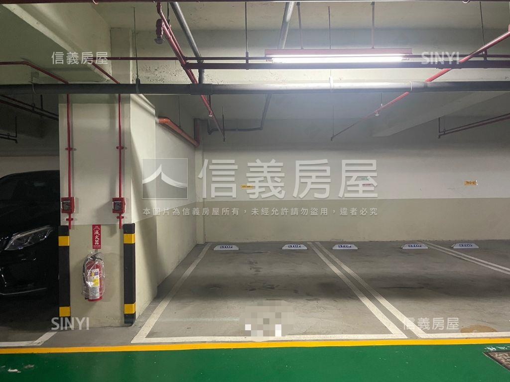 勝旺雲詠美裝２房車位房屋室內格局與周邊環境