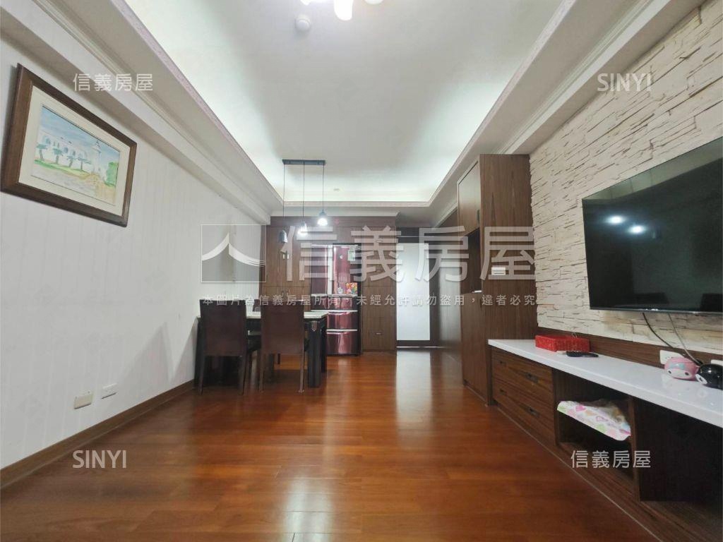 楠梓陽台進出美裝三房房屋室內格局與周邊環境