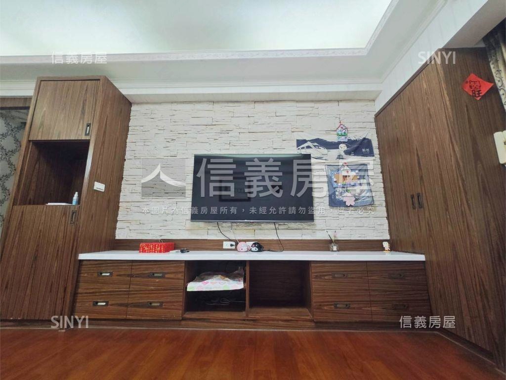 楠梓陽台進出美裝三房房屋室內格局與周邊環境