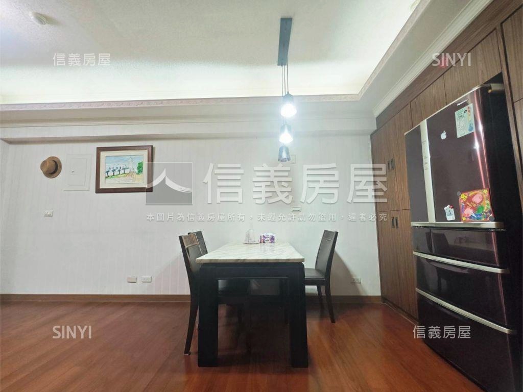 楠梓陽台進出美裝三房房屋室內格局與周邊環境