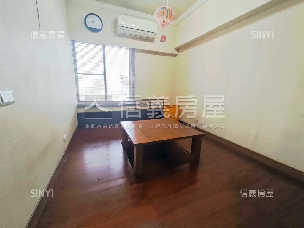 楠梓陽台進出美裝三房房屋室內格局與周邊環境