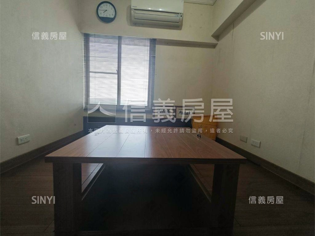 楠梓陽台進出美裝三房房屋室內格局與周邊環境