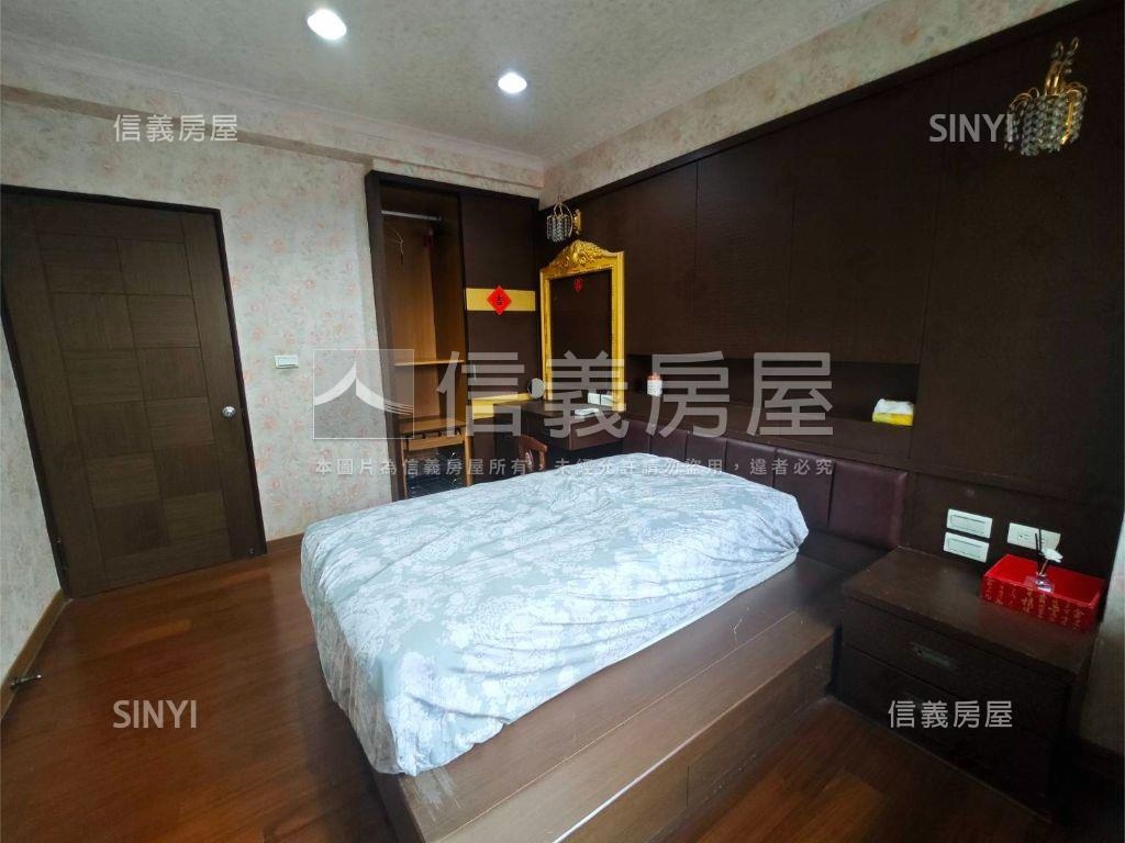 楠梓陽台進出美裝三房房屋室內格局與周邊環境