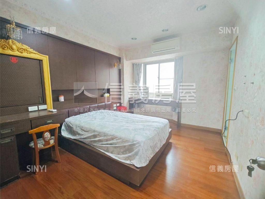 楠梓陽台進出美裝三房房屋室內格局與周邊環境