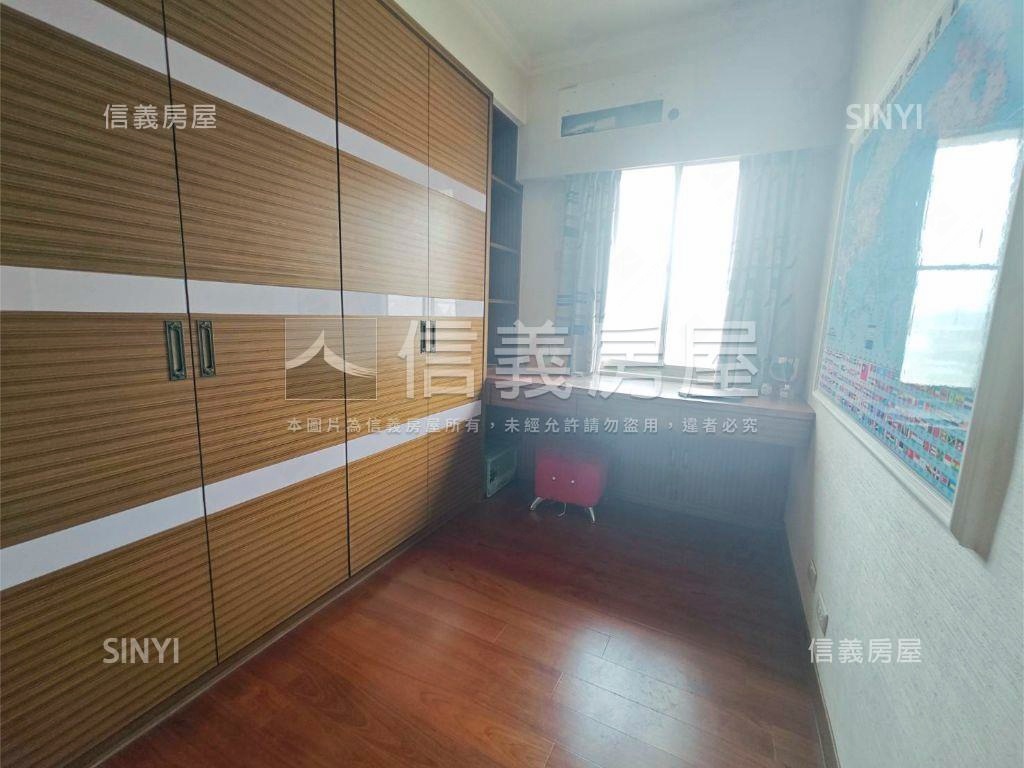 楠梓陽台進出美裝三房房屋室內格局與周邊環境