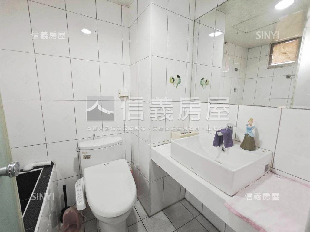 楠梓陽台進出美裝三房房屋室內格局與周邊環境