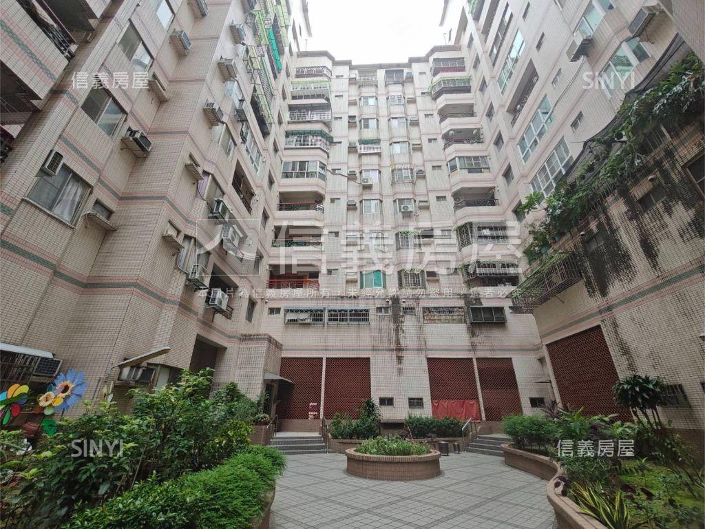 楠梓陽台進出美裝三房房屋室內格局與周邊環境