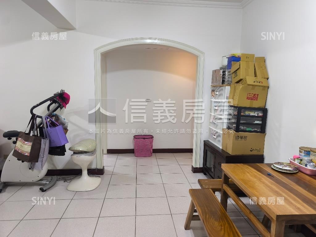 方正三房兩廳平面車位房屋室內格局與周邊環境