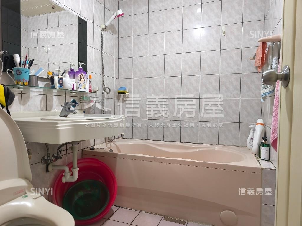 方正三房兩廳平面車位房屋室內格局與周邊環境