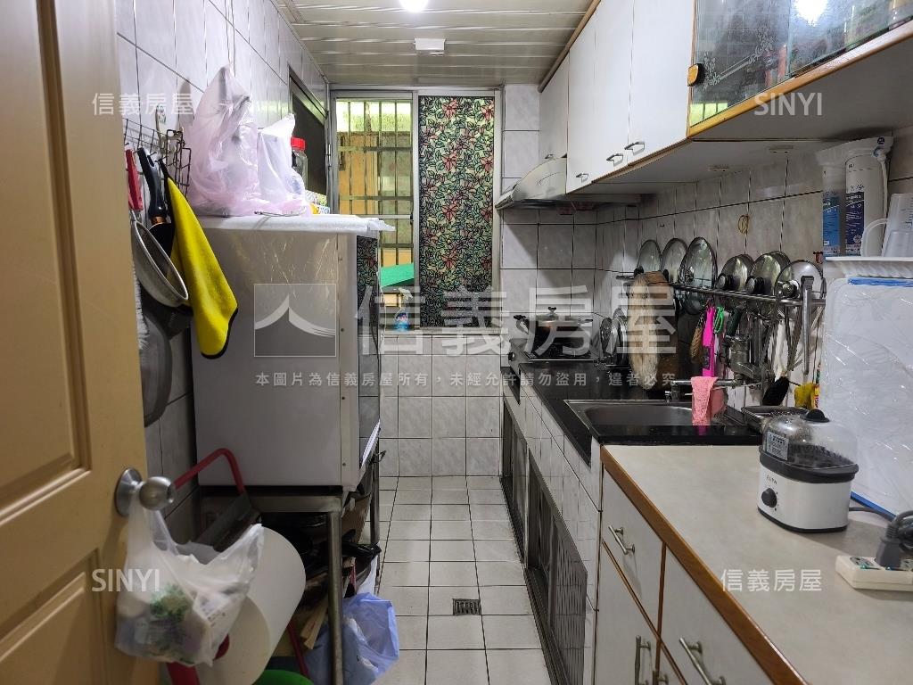 方正三房兩廳平面車位房屋室內格局與周邊環境