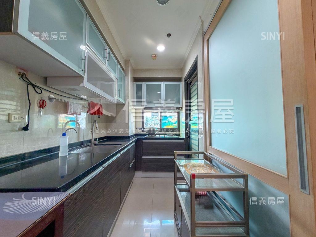 美術首排絕美四房平車房屋室內格局與周邊環境