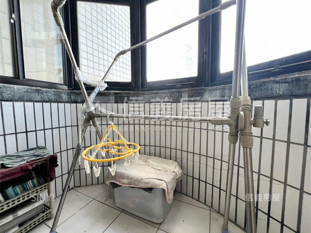 近捷運。永平方正黃金三樓房屋室內格局與周邊環境