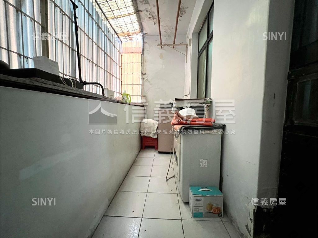 近捷運。永平方正黃金三樓房屋室內格局與周邊環境