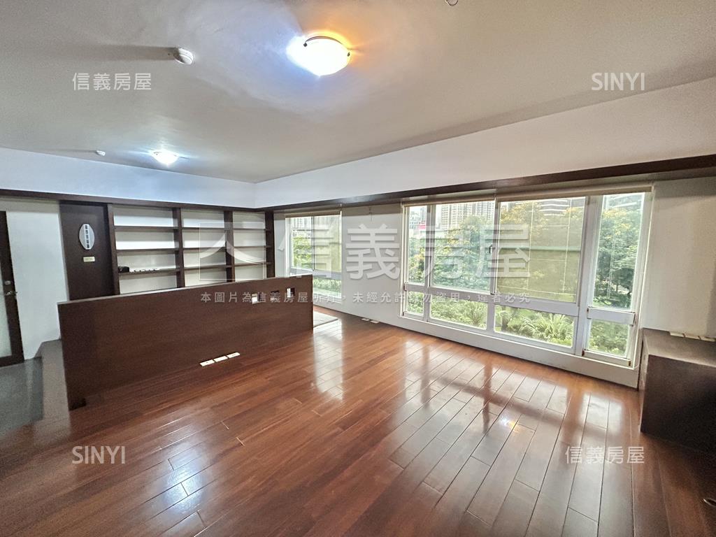 面公園第一排四房平車房屋室內格局與周邊環境