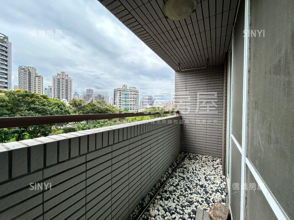 面公園第一排四房平車房屋室內格局與周邊環境