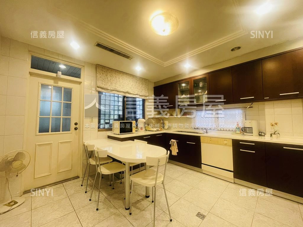 美式莊園獨棟別墅房屋室內格局與周邊環境