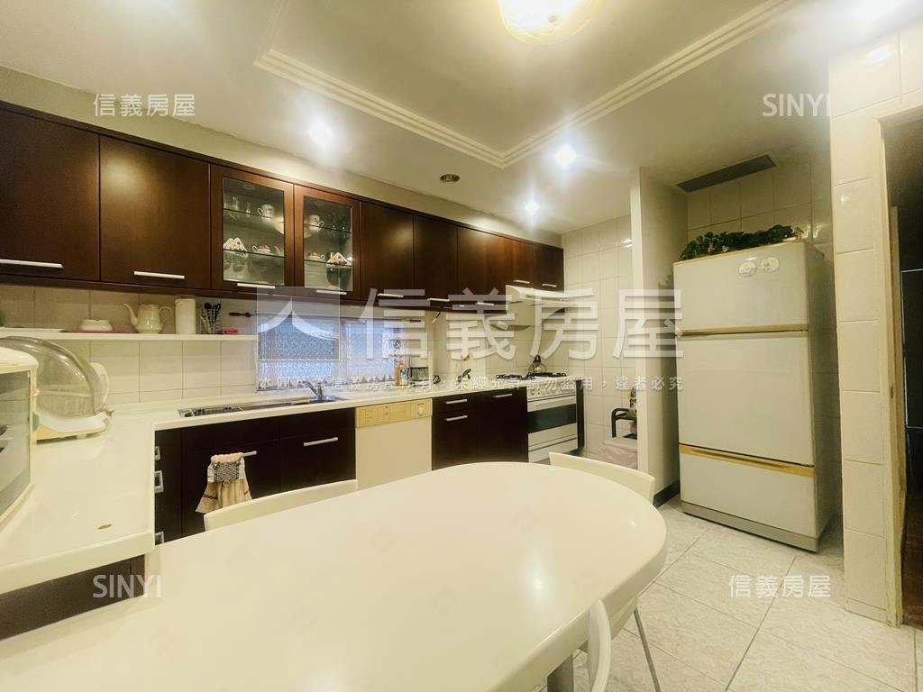 美式莊園獨棟別墅房屋室內格局與周邊環境