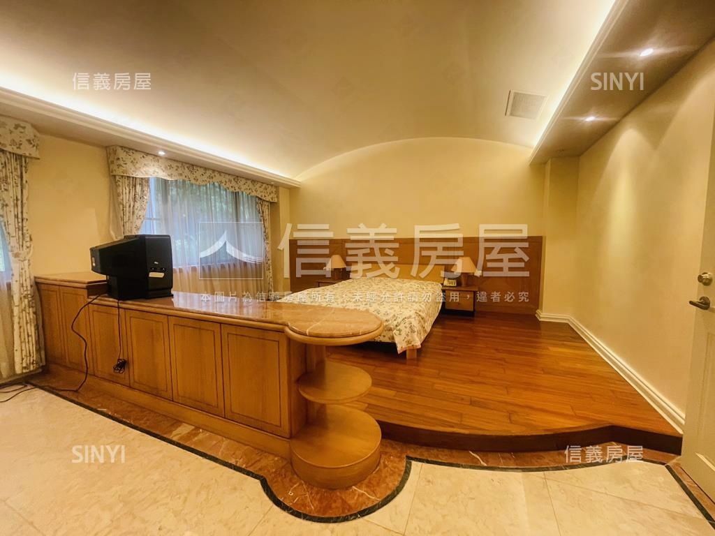 美式莊園獨棟別墅房屋室內格局與周邊環境