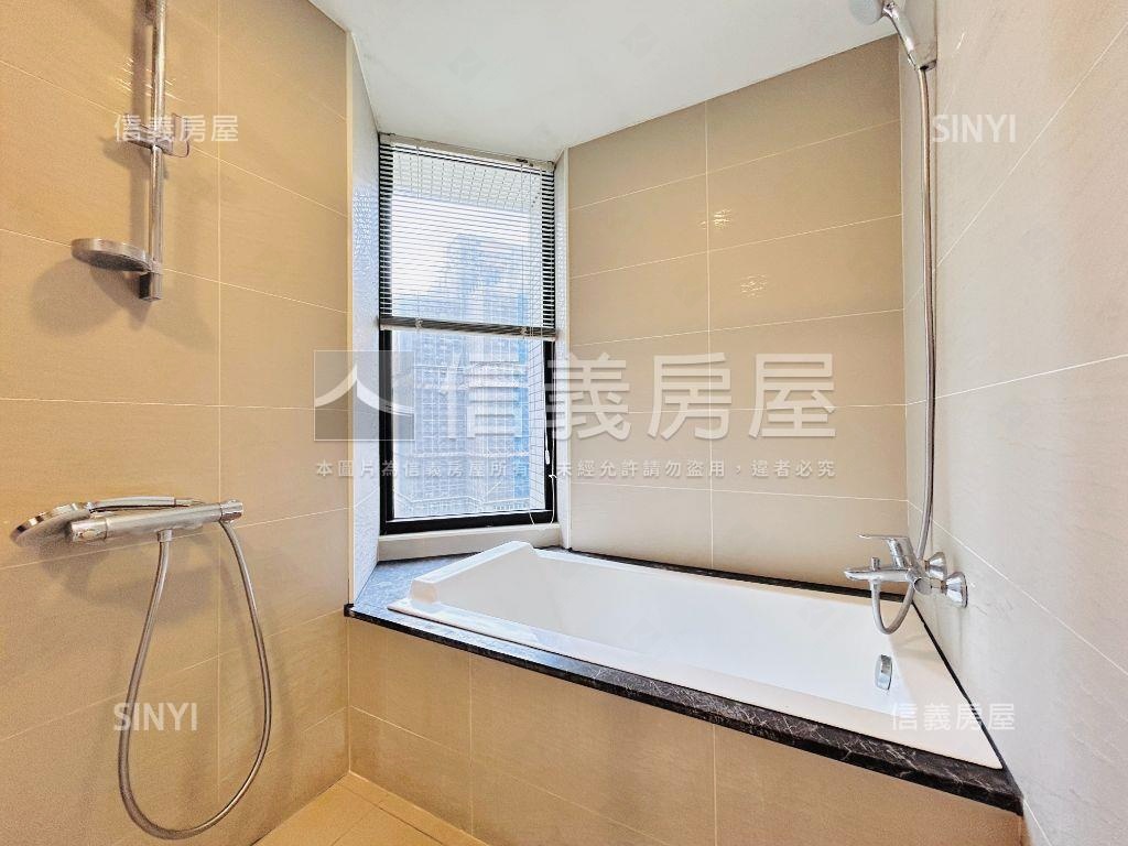 青埔國璽苑景觀三房車位房屋室內格局與周邊環境