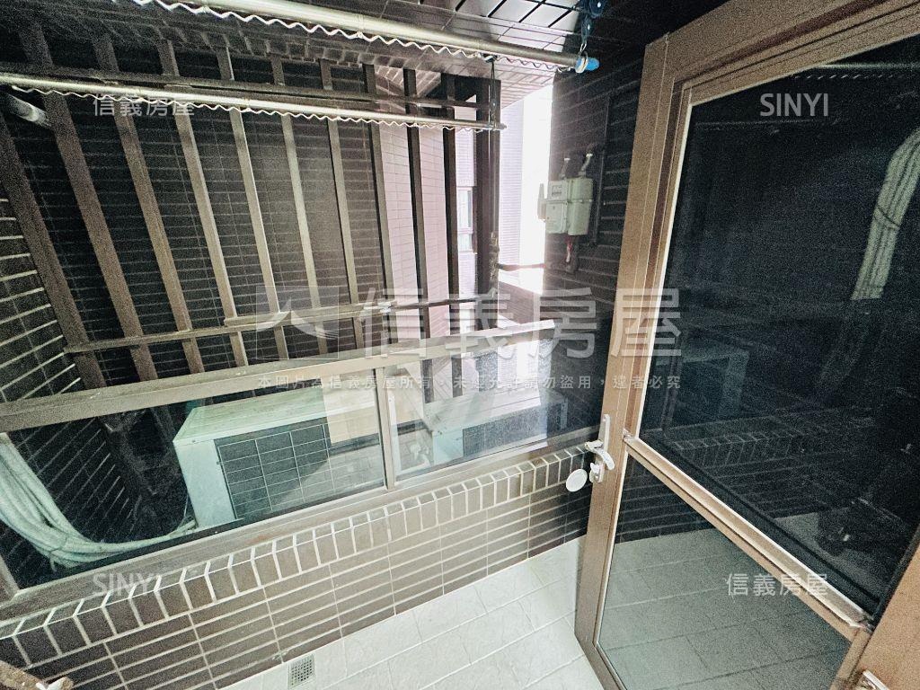 青埔國璽苑景觀三房車位房屋室內格局與周邊環境