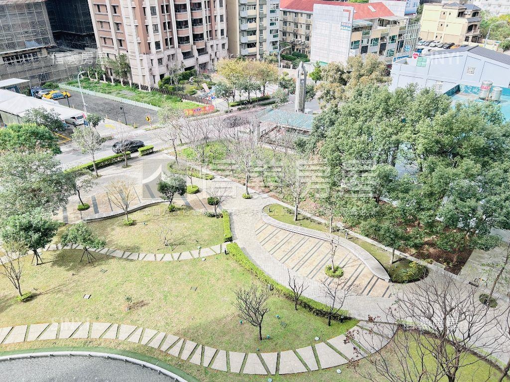 青埔國璽苑景觀三房車位房屋室內格局與周邊環境