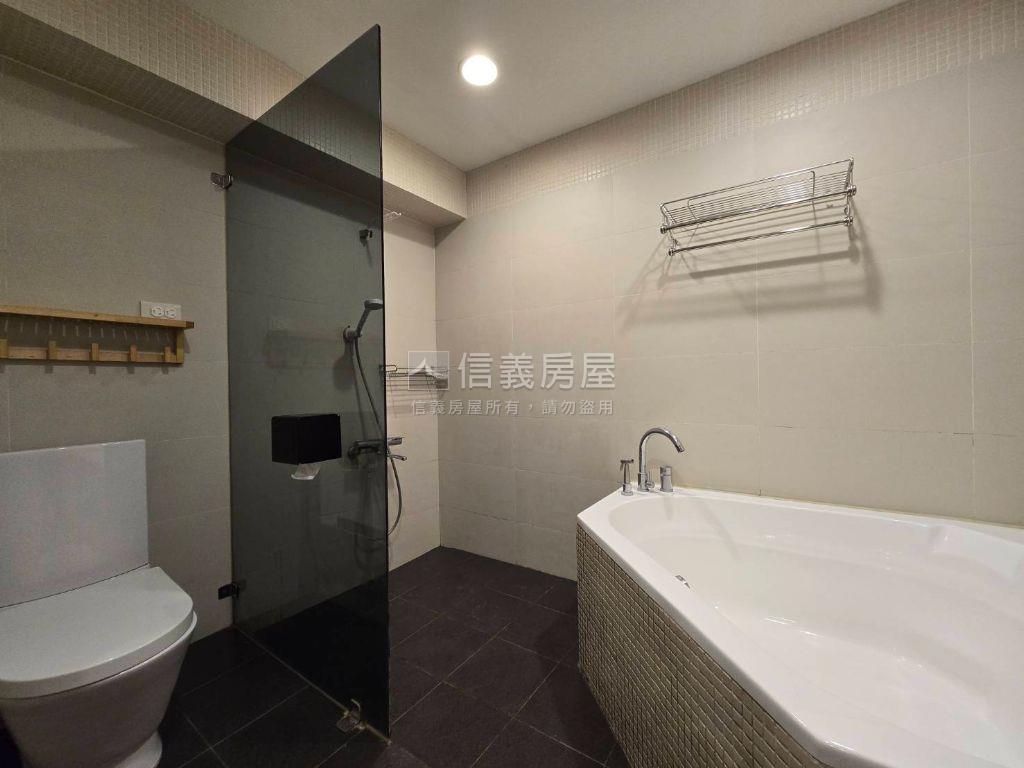 河堤景觀首排美三房房屋室內格局與周邊環境