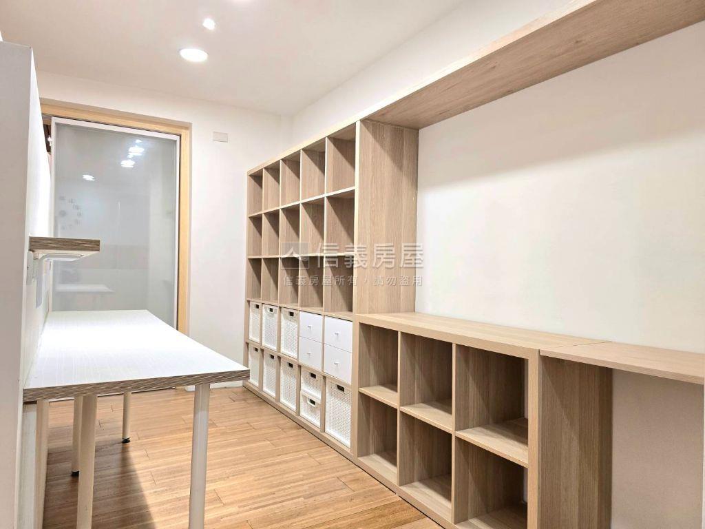 河堤景觀首排美三房房屋室內格局與周邊環境
