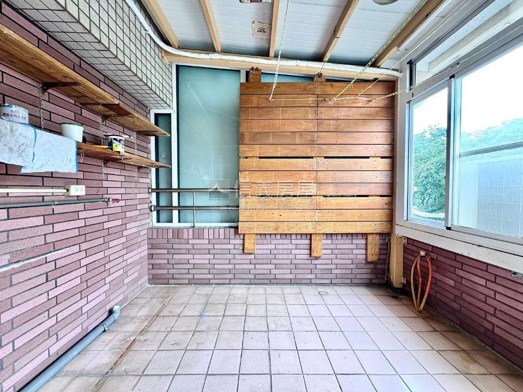 河堤景觀首排溫馨美宅房屋室內格局與周邊環境