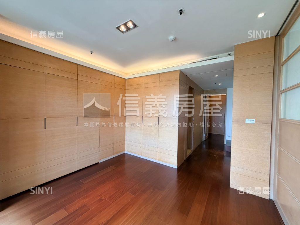 【康和】採光優雅三房房屋室內格局與周邊環境