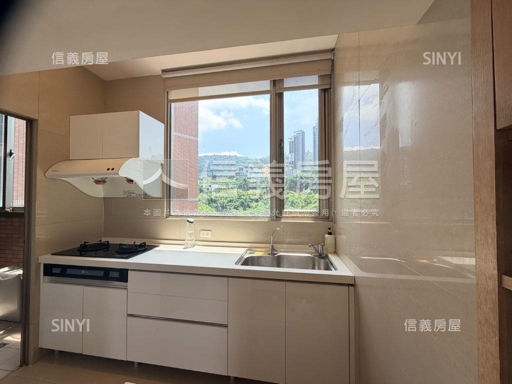 【康和】採光優雅三房房屋室內格局與周邊環境