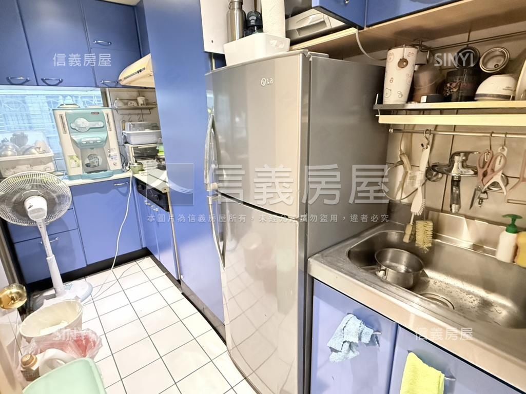 佳人綠園臨公園二房車位房屋室內格局與周邊環境