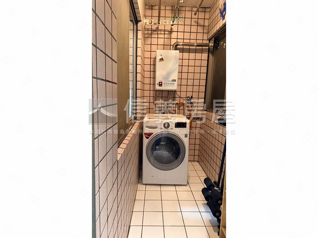 佳人綠園臨公園二房車位房屋室內格局與周邊環境