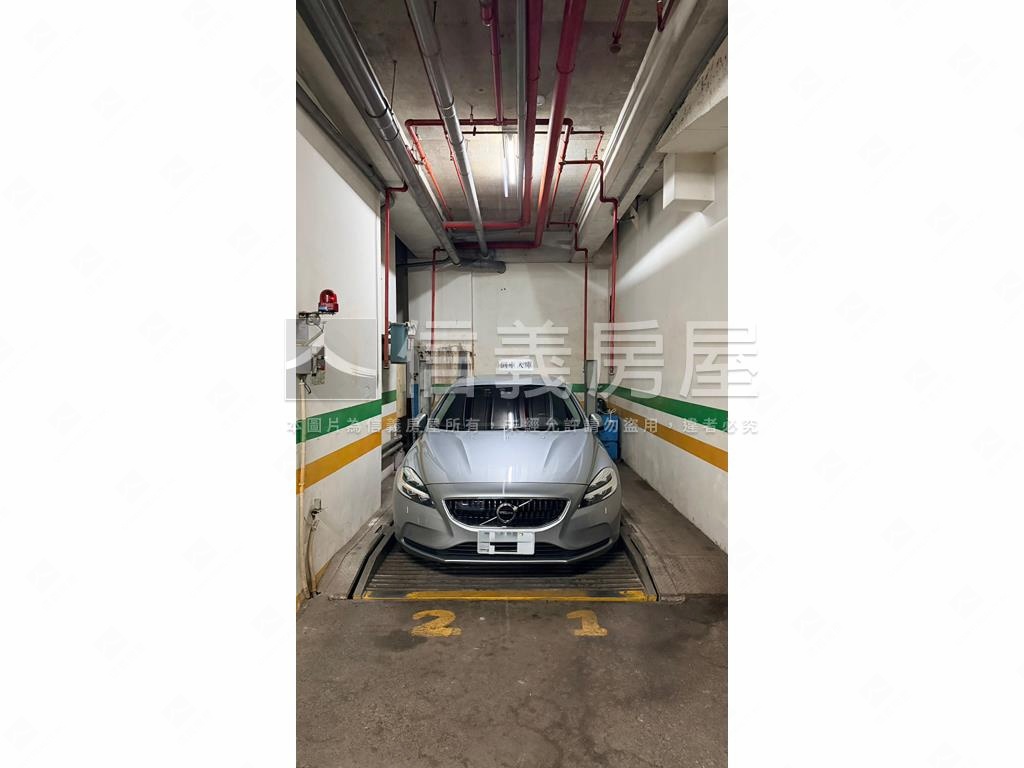 佳人綠園臨公園二房車位房屋室內格局與周邊環境