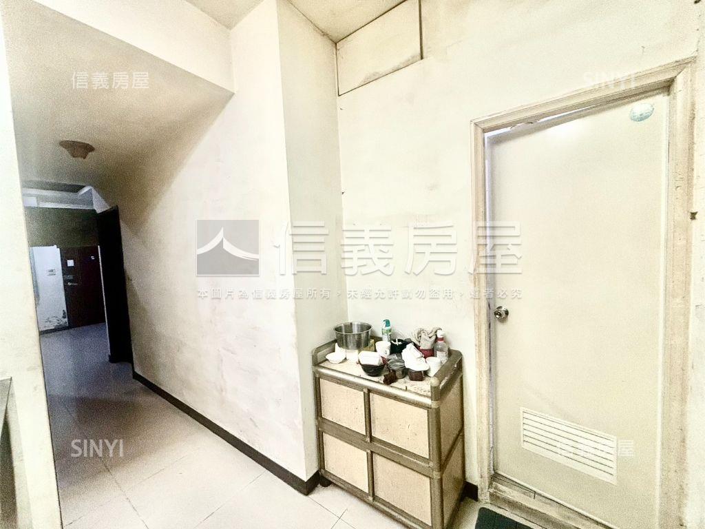 近夜市鬧中取靜機能一樓房屋室內格局與周邊環境