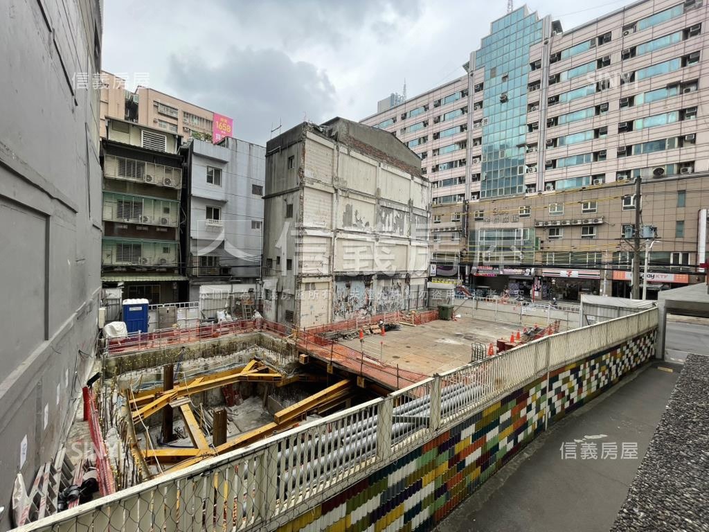 尚新板小資二房車位房屋室內格局與周邊環境