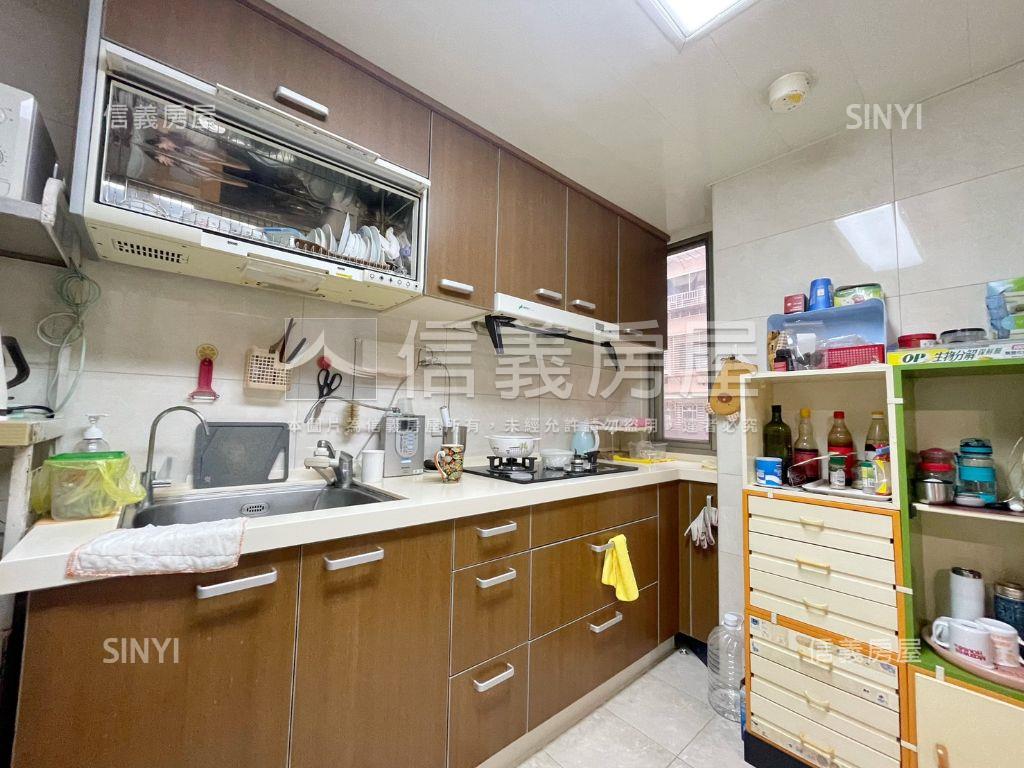 景安國宴｜電梯３房＋車位房屋室內格局與周邊環境