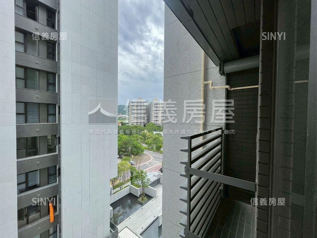 漢皇吾岳方正兩房車位房屋室內格局與周邊環境