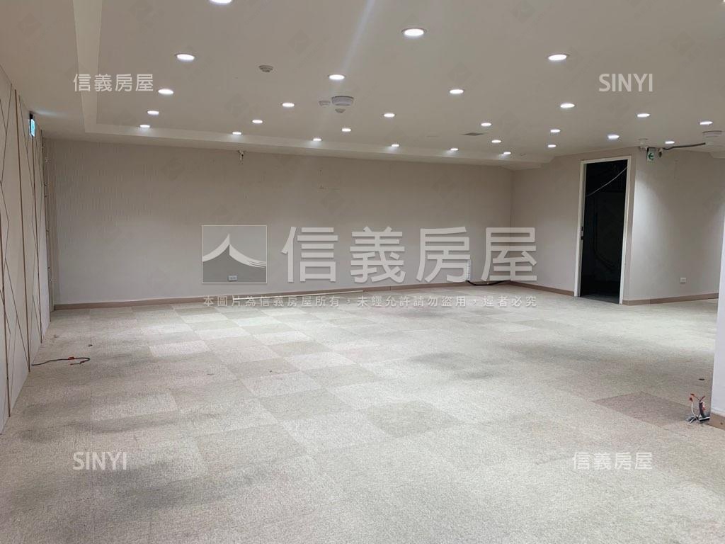 精裝大空間近捷運美辦公房屋室內格局與周邊環境