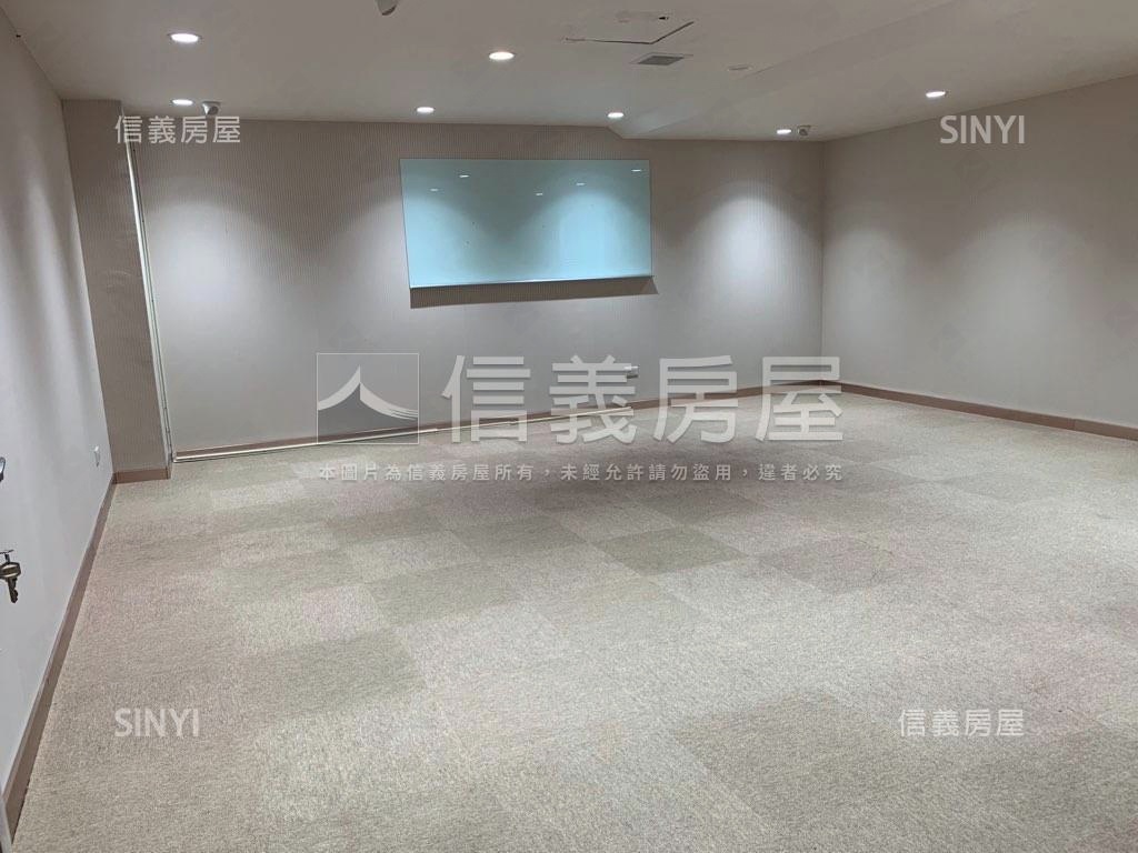 精裝大空間近捷運美辦公房屋室內格局與周邊環境