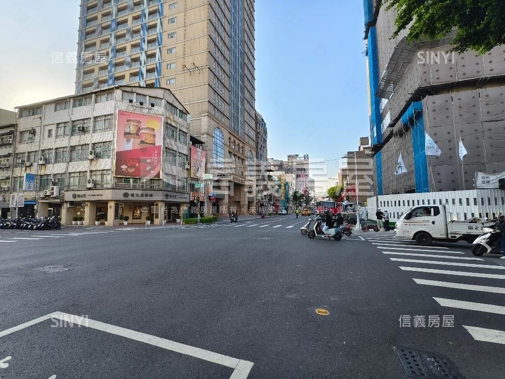 愛河港灣１號院Ｂ０８兩房房屋室內格局與周邊環境