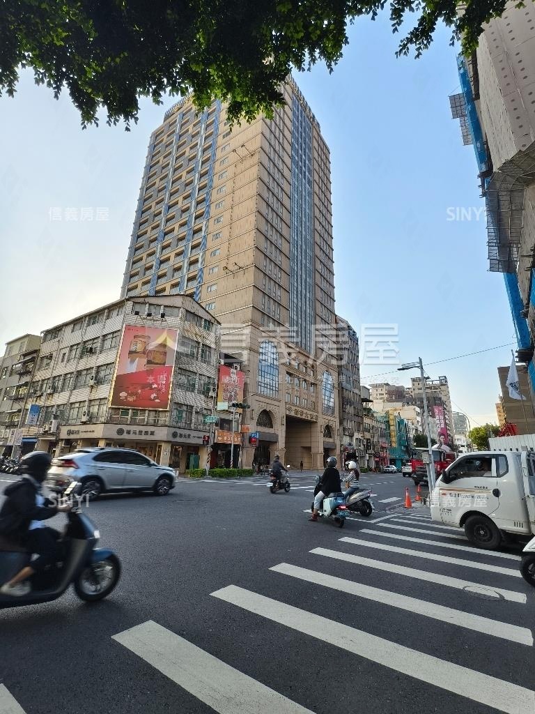 愛河港灣１號院Ｂ０８兩房房屋室內格局與周邊環境