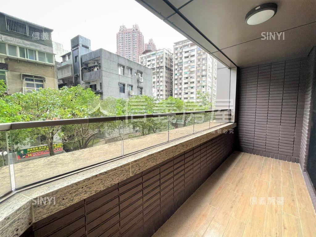 國泰樹海三面採光露台戶房屋室內格局與周邊環境