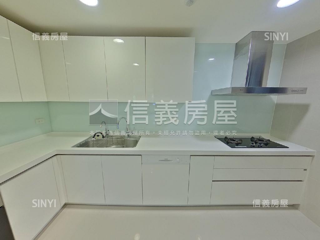 國泰樹海三面採光露台戶房屋室內格局與周邊環境