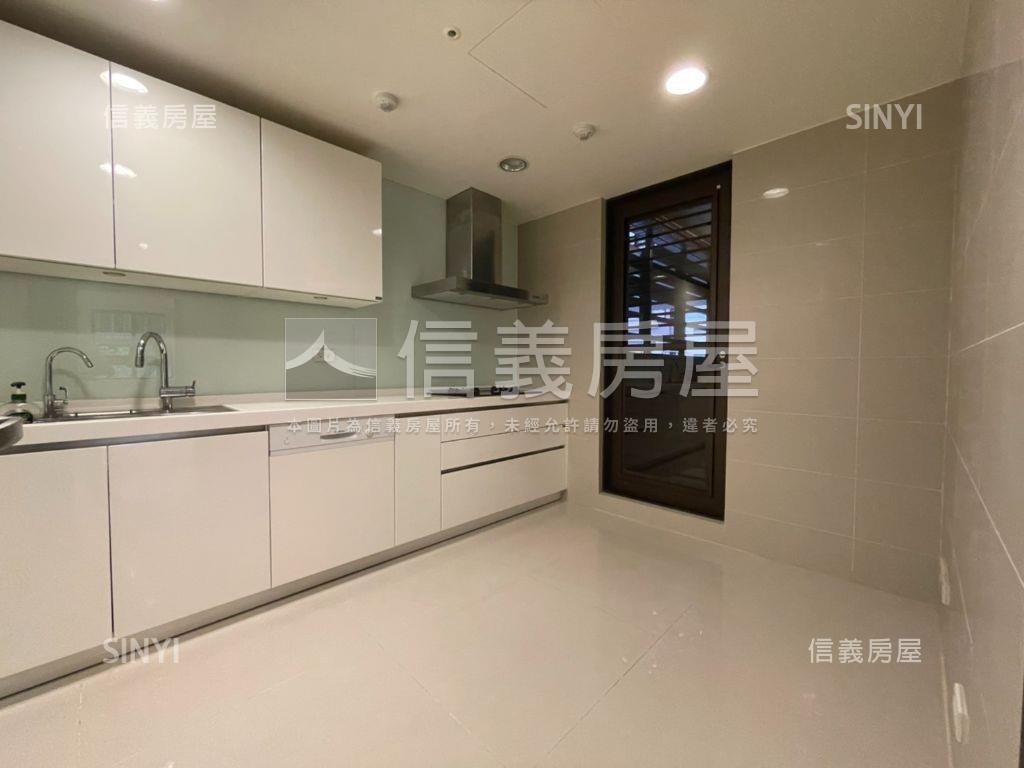 國泰樹海三面採光露台戶房屋室內格局與周邊環境