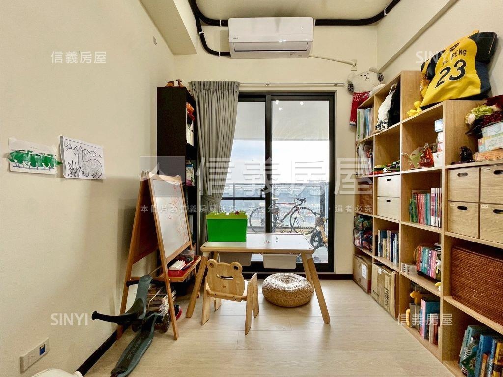 近捷運中樓層邊間三房平車房屋室內格局與周邊環境