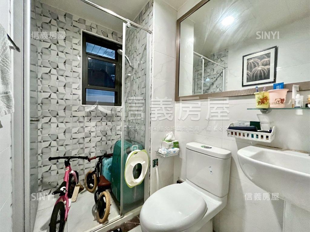 近捷運中樓層邊間三房平車房屋室內格局與周邊環境