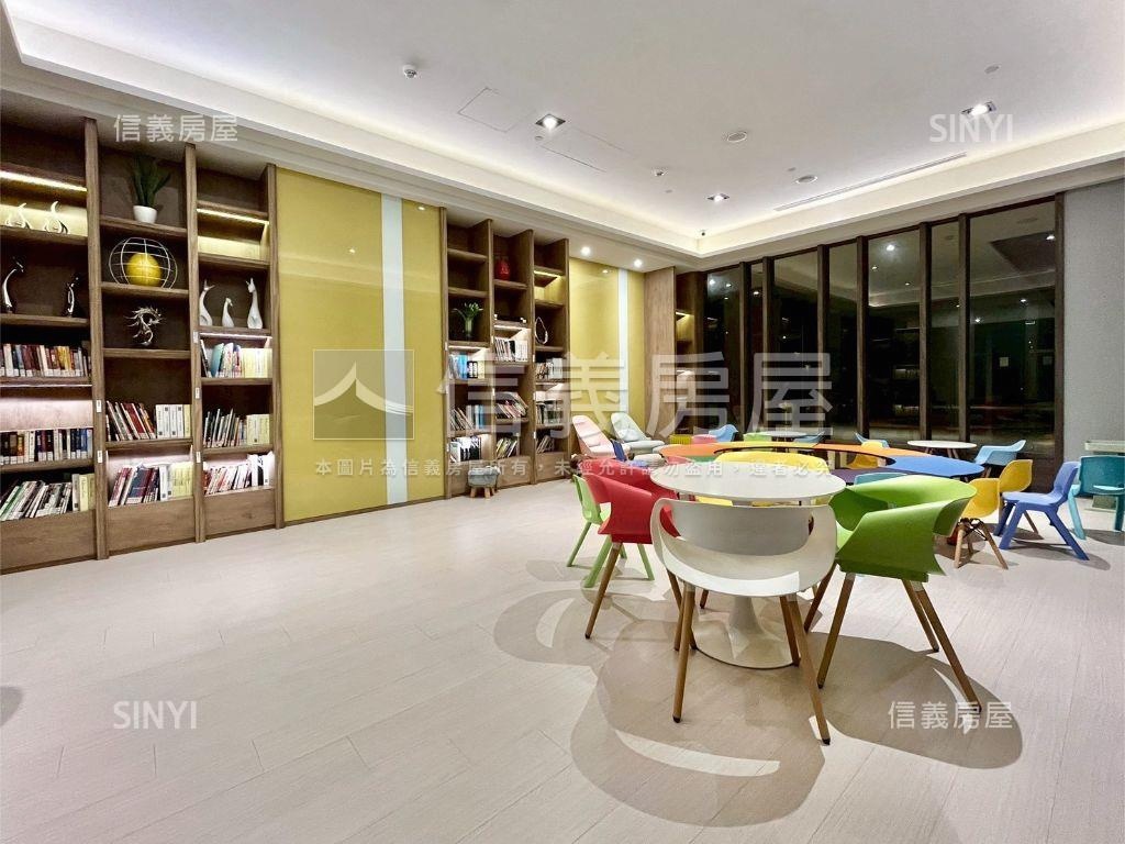 近捷運中樓層邊間三房平車房屋室內格局與周邊環境